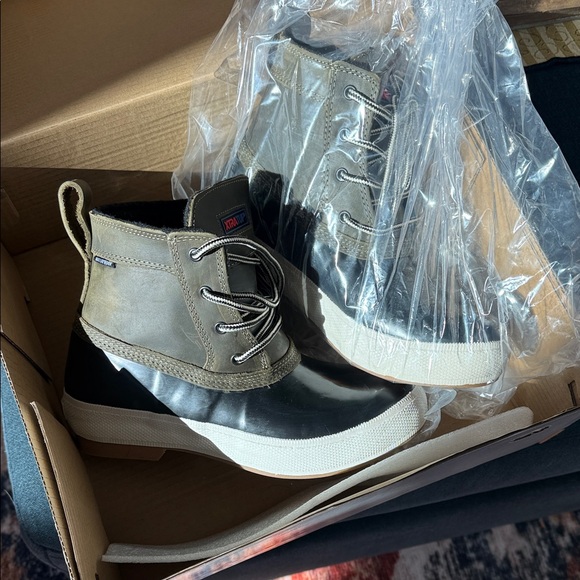 Xtratuf Shoes - Women's Waterproof Winter Boots - Black and Gray